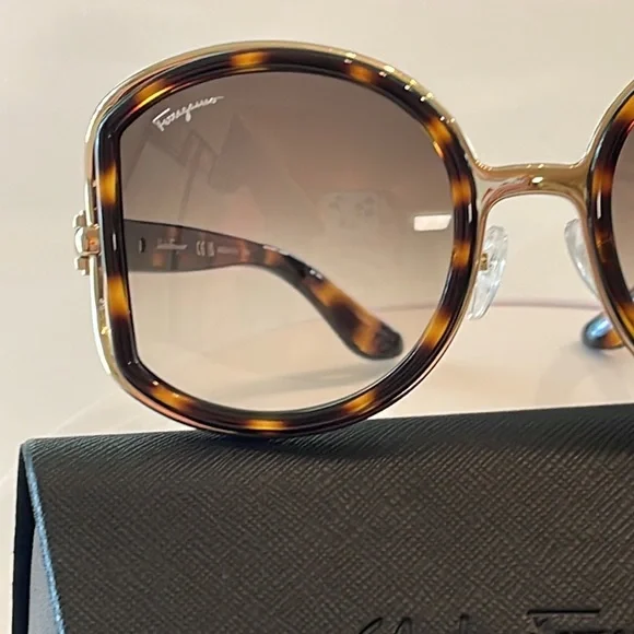 Salvatore Ferragamo Brown Women’s Sunglasses NWT - Picture 6 of 14